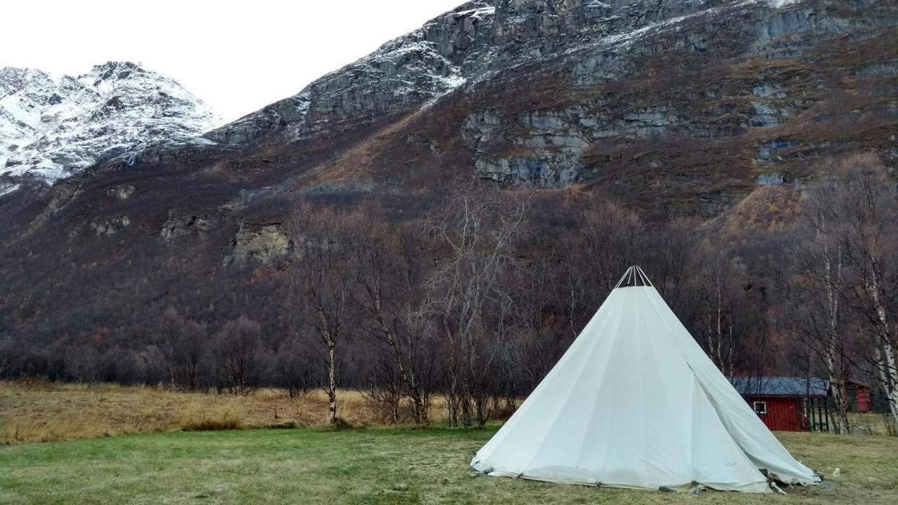 Basecamp Birtavarre Bagian luar foto